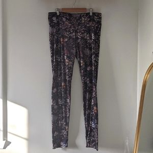 OJAI Floral Print Globetrotter Leggings